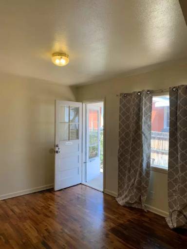 Main picture of 1104 W 13th St