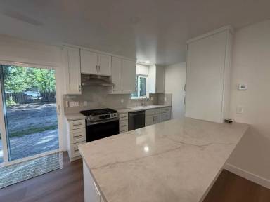 Main picture of 737 Anita Dr