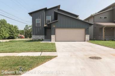 Main picture of 1209 E Paragon