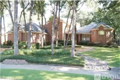 Main picture of 207 Royal Oaks Pl