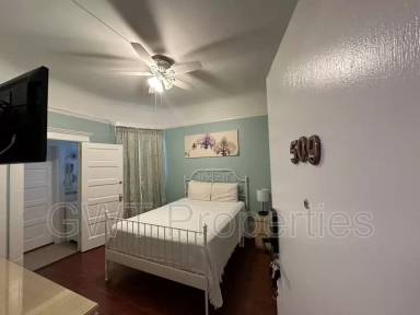 Main picture of 420 Hayes St