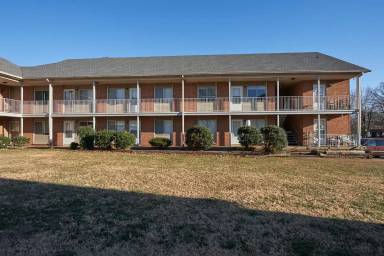 Main picture of 2414 Memorial Blvd