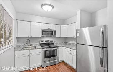 Main picture of 1060 N Wheeling Rd