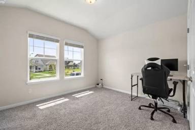 Main picture of 933 Main St