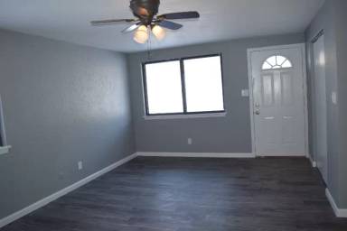 Main picture of 108 Wood Ct