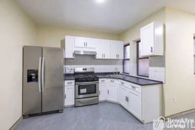 Main picture of 332 Empire Blvd