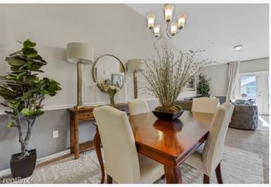 Main picture of 201 Larkin Pl