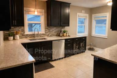 Main picture of 1797 Montreal Ave