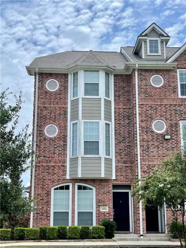 Main picture of Lakeridge Townhomes