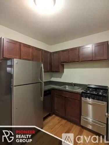 Main picture of 815-23 W Cornelia Ave