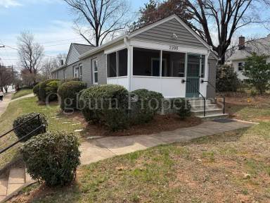 Main picture of 2200 Queen St