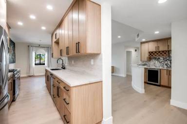 Main picture of 12540 Burbank Blvd