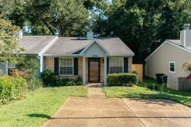 Main picture of 2926 Richview Park Cir N