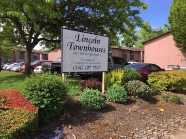 Main picture of Lincoln Townhouses