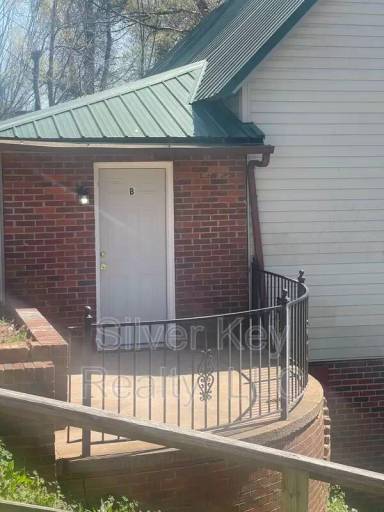 Main picture of 154 S Jackson St