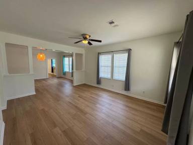 Main picture of 320 W Zarragossa St
