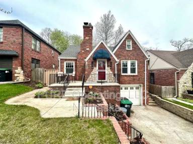 Main picture of 5120 Franklin St
