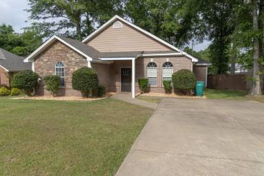 Main picture of 110 Homewood Dr