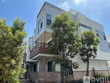 Main picture of 1688 Topanga