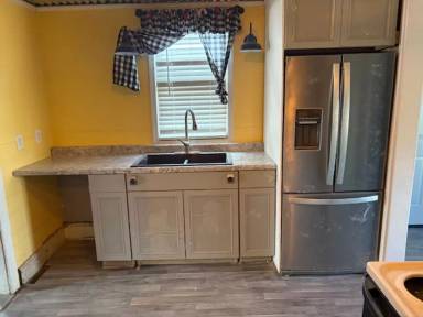 Main picture of 854 E Washington St