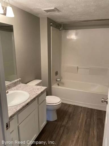 Main picture of Applewood Pointe Apartments