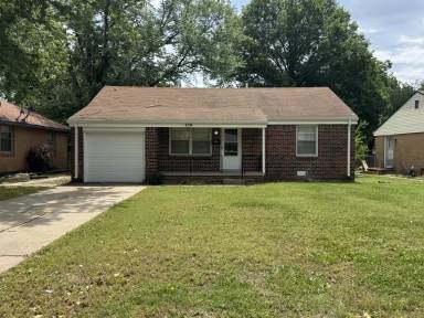 Main picture of 750 S Drury Ln