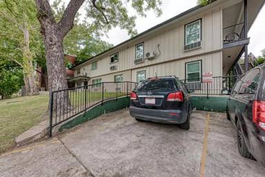 Main picture of 306 E 30th St