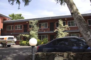 Main picture of 2131-49 NE Halsey St