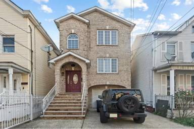 Main picture of 317 Livingston St