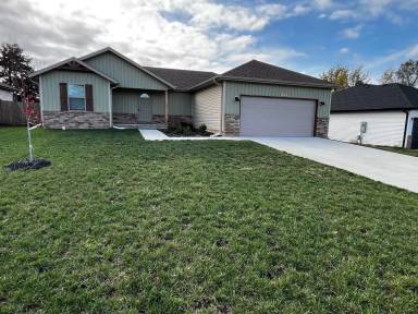 Main picture of 108 E Rosalie