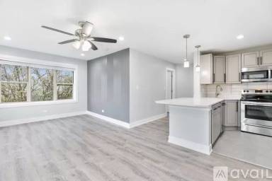 Main picture of 1301 W Estes Ave