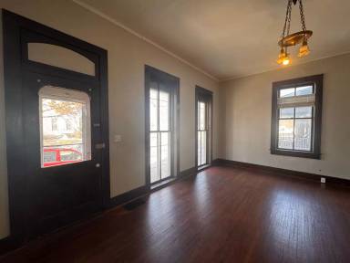 Main picture of 1006 S 4th St
