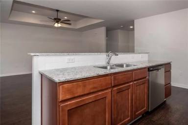 Main picture of 103 Lion Dr N