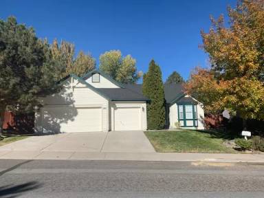 Main picture of 856 Vivian Dr