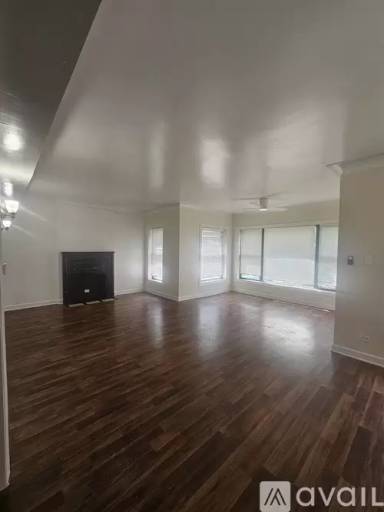 Main picture of 6751 S Ridgeland Ave