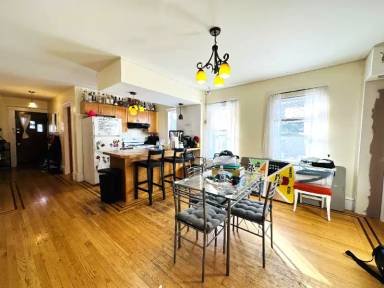 Main picture of 28R Cherry St