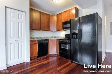 Main picture of 6500 N Claremont Ave
