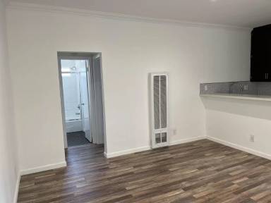 Main picture of 3300 Marathon Street - 02