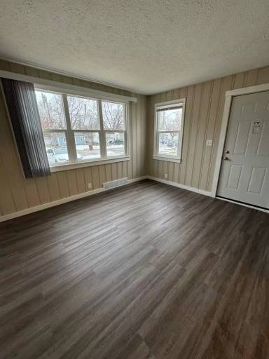 Main picture of 2905 Collins St