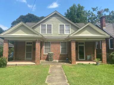 Main picture of 2119 Winona Ave