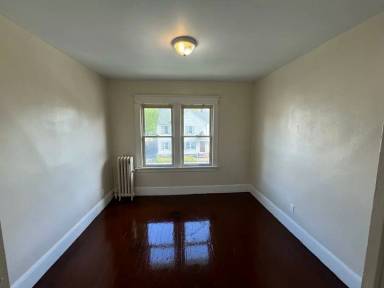 Main picture of 310 Oakland St