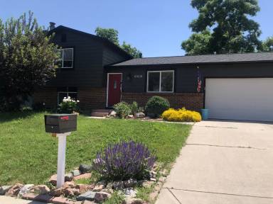Main picture of 10538 Queen St