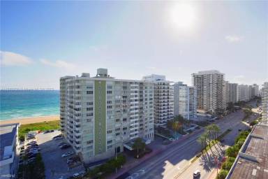 Main picture of Regency Towers