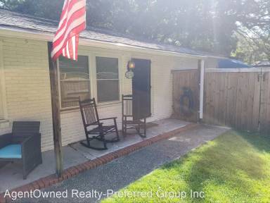 Main picture of 1525 Joan St
