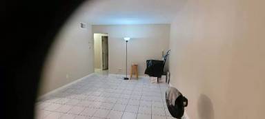 Main picture of 1400 W Warner Ave