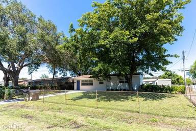 Main picture of 1321 N 71st Ter