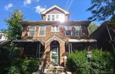 Main picture of 920 Beaconsfield Ave