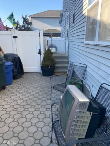 Main picture of 203 Gurley Ave
