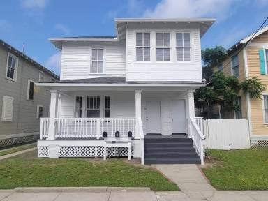 Main picture of 2221 35th St