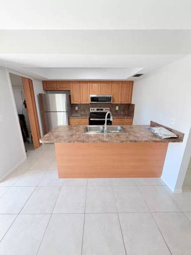 Main picture of 1102 SE 8th Ter